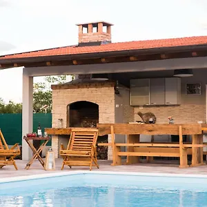  Villa Nava